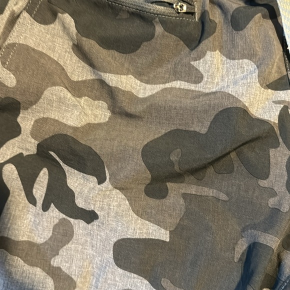 Vuori- Banks Short Camo Medium - Picture 4 of 4